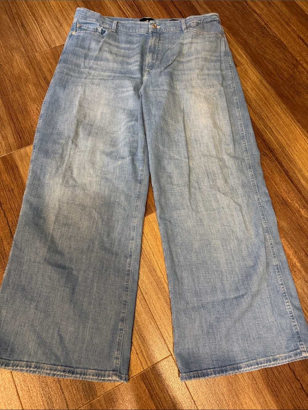 NWOT 7 For All Mankind Light Blue Denim Jeans